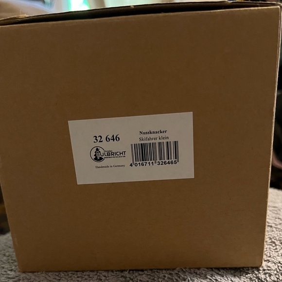 Ski Santa with sunglasses nutcracker - Picture 12 of 13